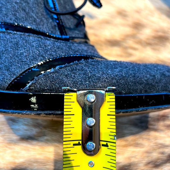 Stuart Weitzman for Neiman Marcus flannel platform bootie size 8 1/2. Gray - Picture 10 of 10